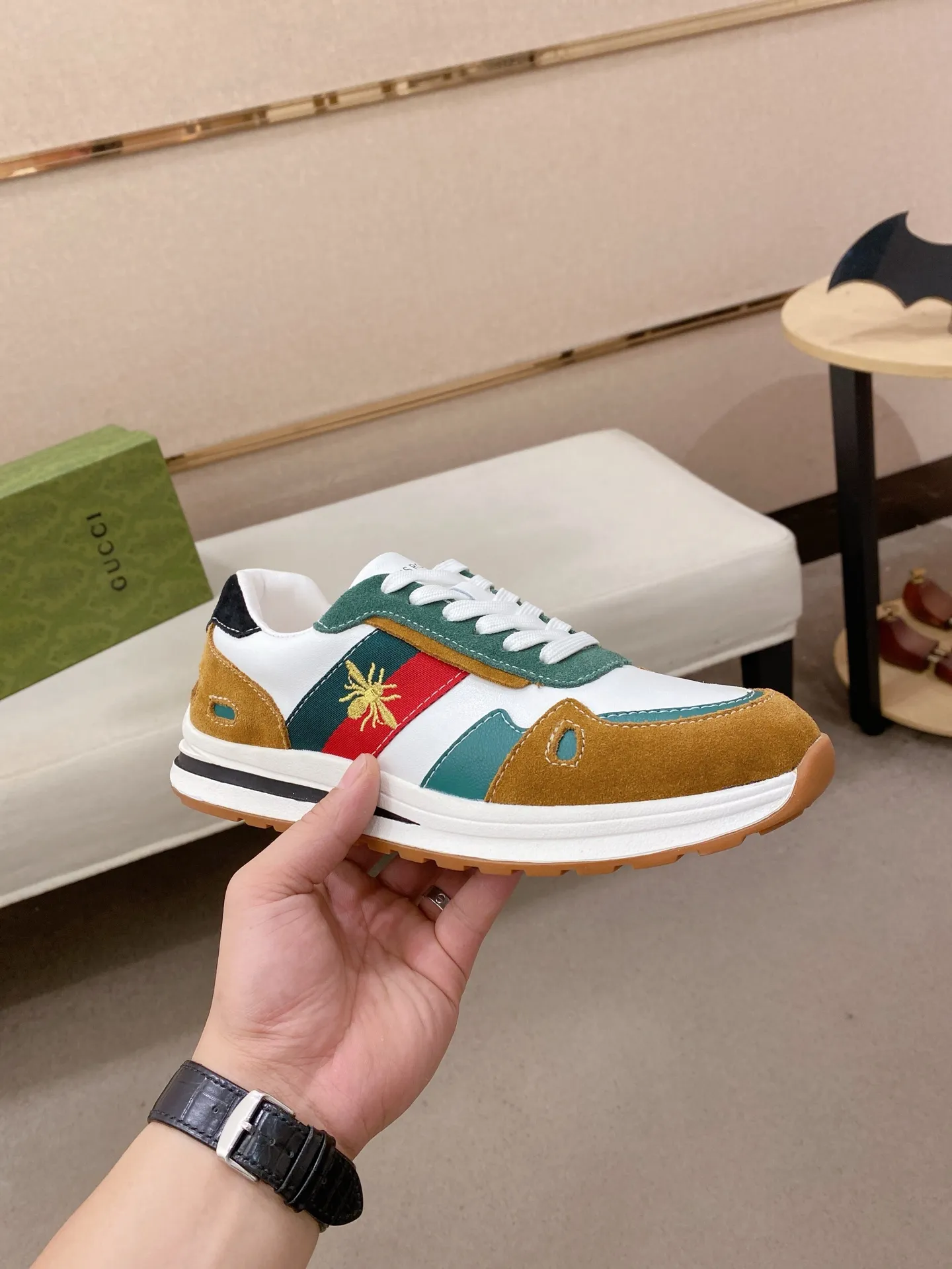 Men's shoes 💰 420💰🇮🇹🇮🇹GUCCI (Gucci) top 🔍🔍 new models are on sale at the same time, uppers 🇮🇹 imported first-layer cowhide from Italy. Fully imported genuine leather lining💪💪, completely 1⃣️ to 1⃣️🇮🇹💪💪, ⚠Sole: Original sole provided by the original factory, exclusive movable molded sole super comfortable, ⚠Original factory single goods, 🔍🔍high quality, you can come in and out at will, welcome to compare⚠. Code number:38-44
